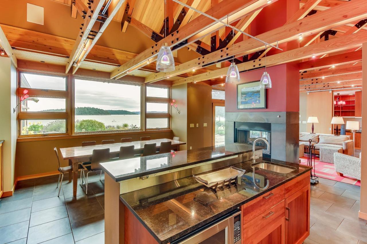 Villa Fidalgo Island Waterfront Stunner à Anacortes Extérieur photo