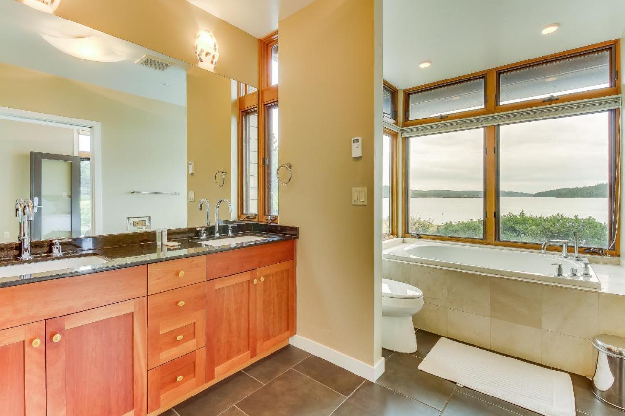 Villa Fidalgo Island Waterfront Stunner à Anacortes Extérieur photo